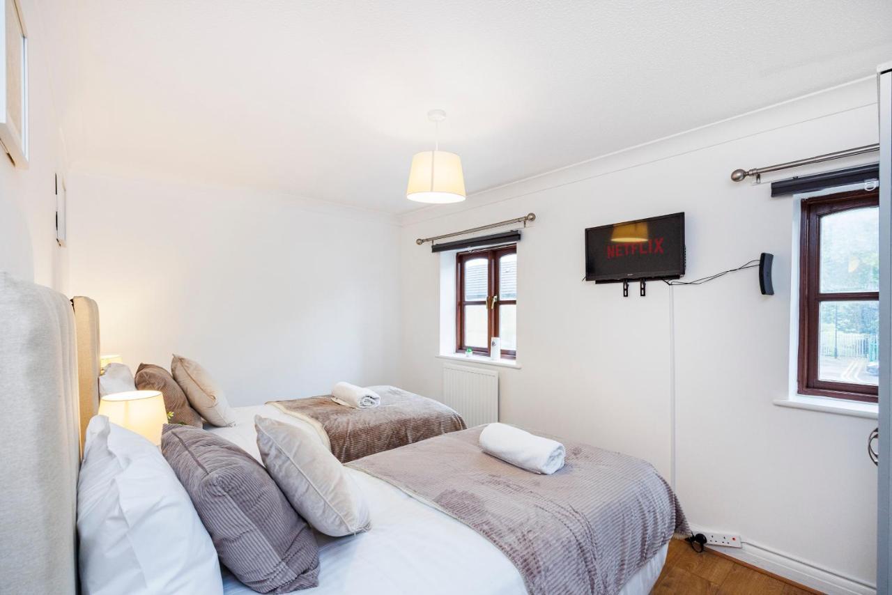 Lovely 2 Bd Hse With Parking Near Excel Londyn Zewnętrze zdjęcie
